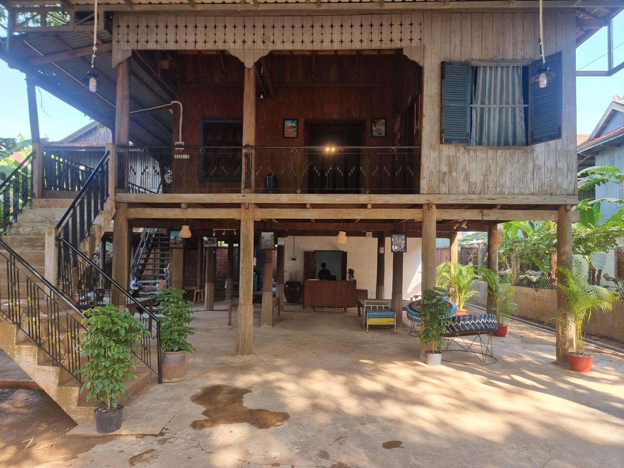 Discover Kratie Homesetay Exterior foto